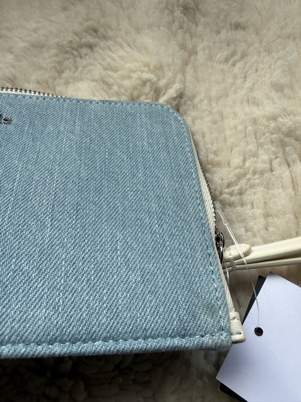 Kate Spade ♠️ NWT Light Denim Wristlet *Right Corner Smudge - Picture 3 of 3